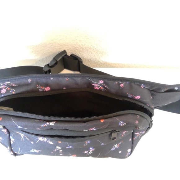Flowered Fanny Pack/Shoulder Bag/Purse - Picture 6 of 7